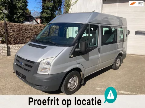 Ford Transit rolstoelbus rolstoel voorin side by side rolstoelauto